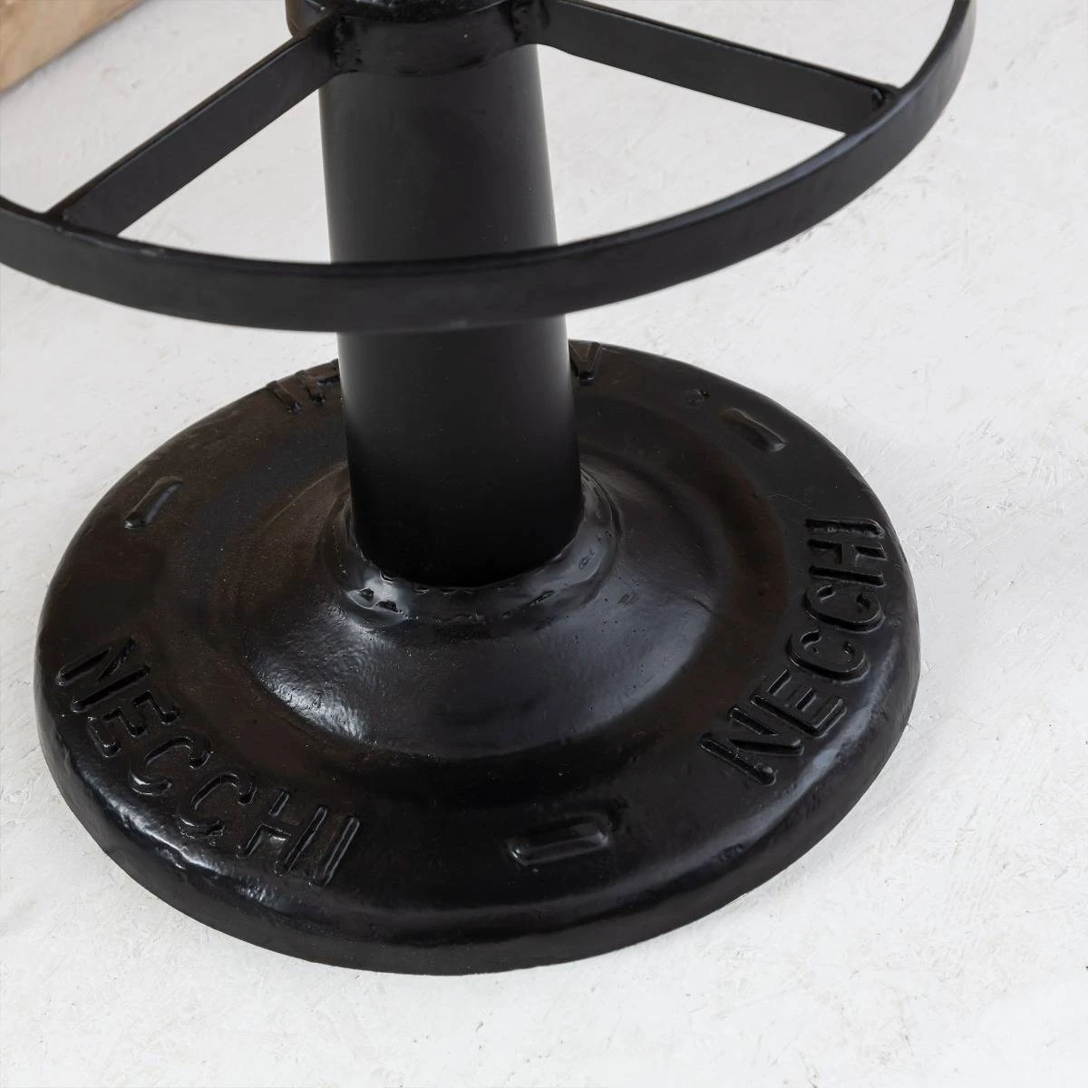 Tabouret De Bar En Cuir Noir Porto 7 Tabouret De Bar En Cuir Noir Porto – Image 5