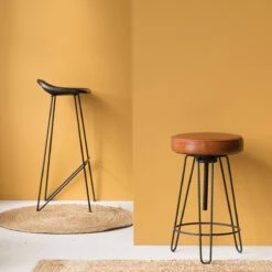 Tabouret De Bar En Cuir Noir Archi -Chaise Écolier Métal Magasin product k u ku180 n tabouret ambiance 1